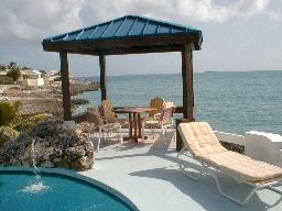 Sint-Maarten oceanfront villa with swimmingpool